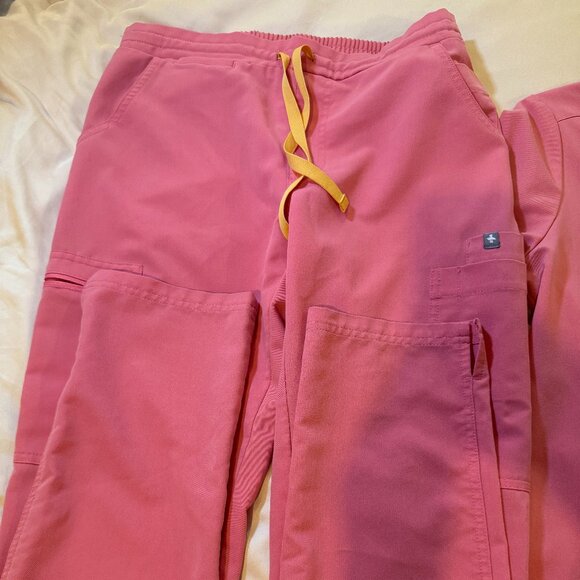 FIGS Neon Pink Scrub Set XS - limited edition - Picture 2 of 5